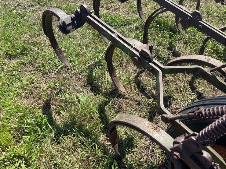 john-deere-13-shank-field-cultivator-image-22
