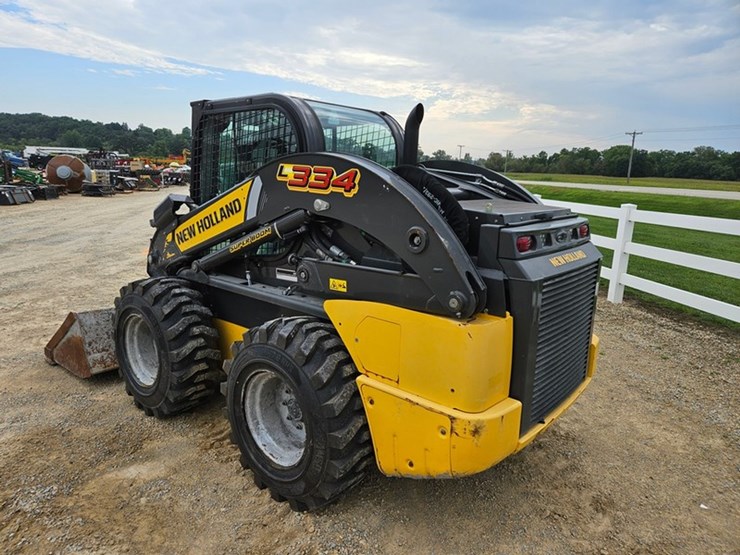 new-holland-l334-image-3