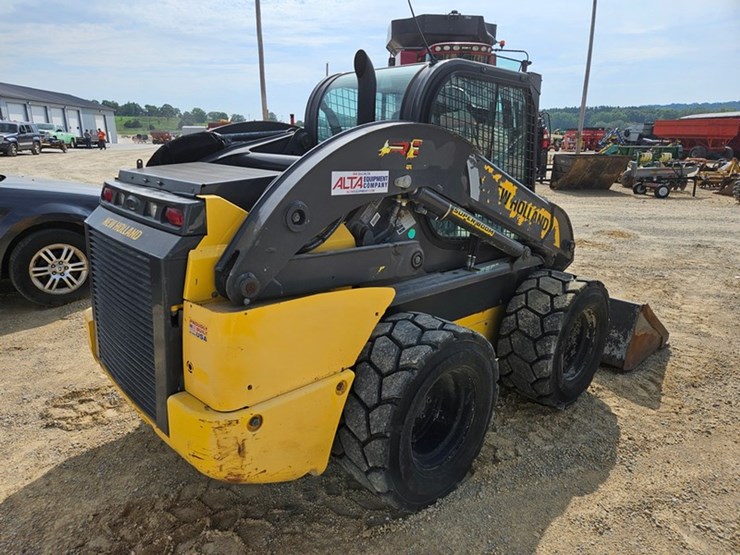 new-holland-l334-image-5
