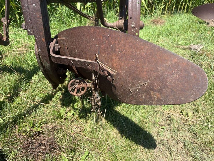 allis-chalmers-14”-two-bottom-pull-type-moldboard-plow-image-10