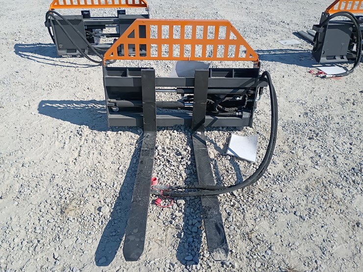 #l85-007-•-landhonor-hydraulic-pallet-fork-skid-steer-attachment-image-1