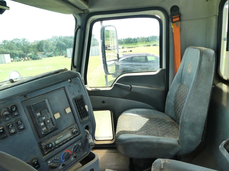 2012-mack-cxu613-image-13