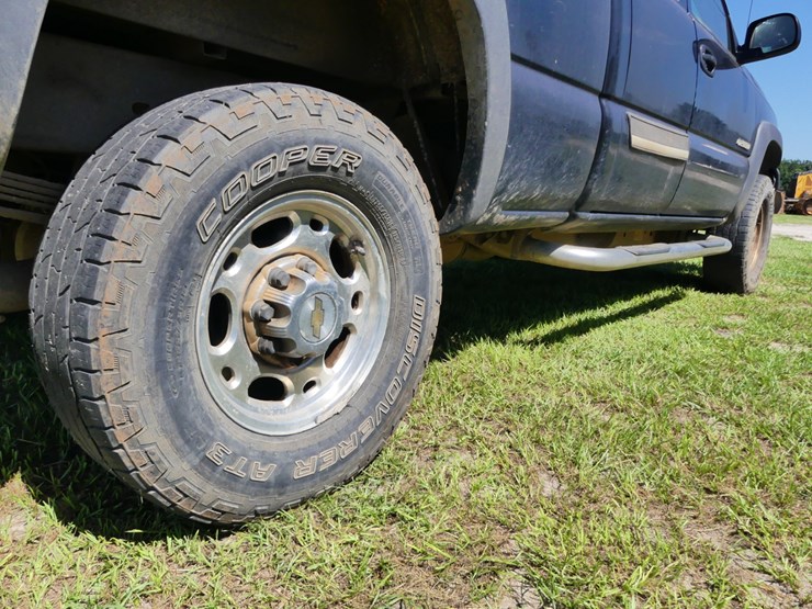 2004-chevrolet-2500hd-image-6