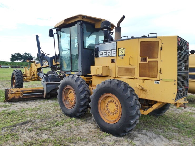 2005-deere-670d-image-4