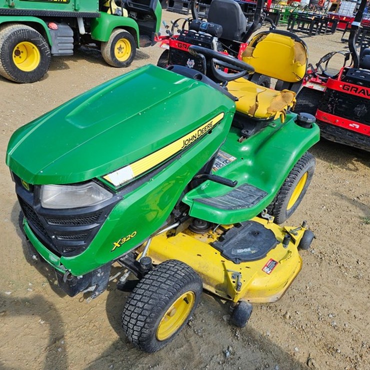 JOHN DEERE X320