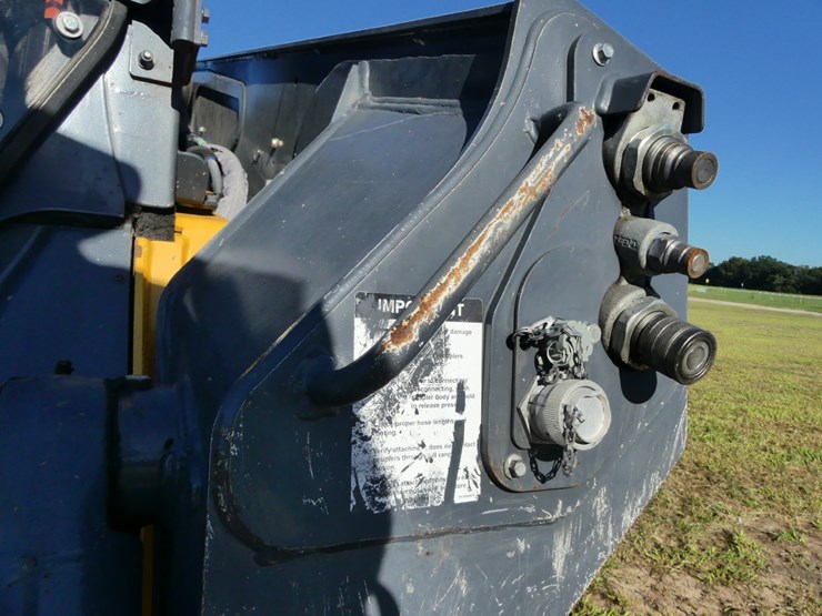 2023-deere-333g-image-11