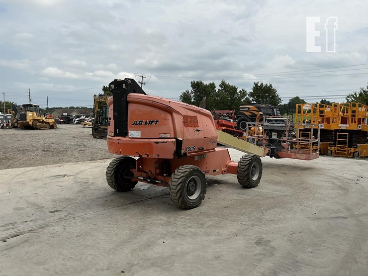 2016-jlg-400s-image-4