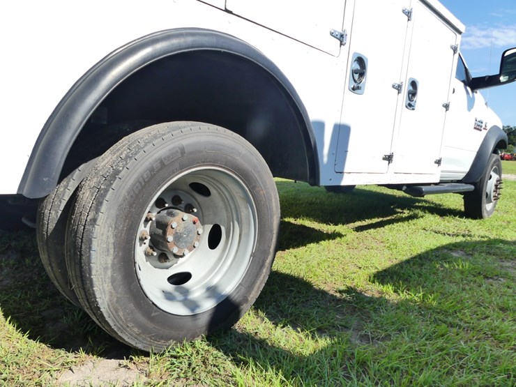 2014-dodge-ram-5500-image-8