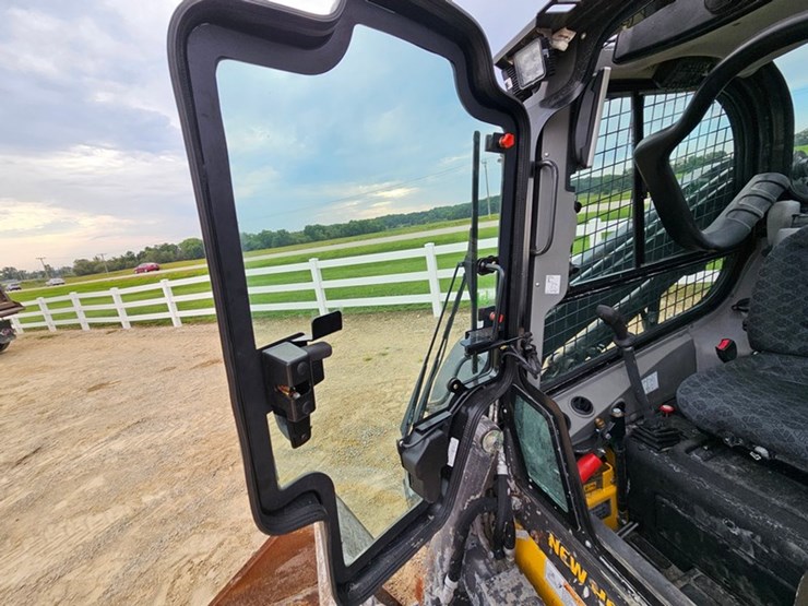 new-holland-l334-image-17