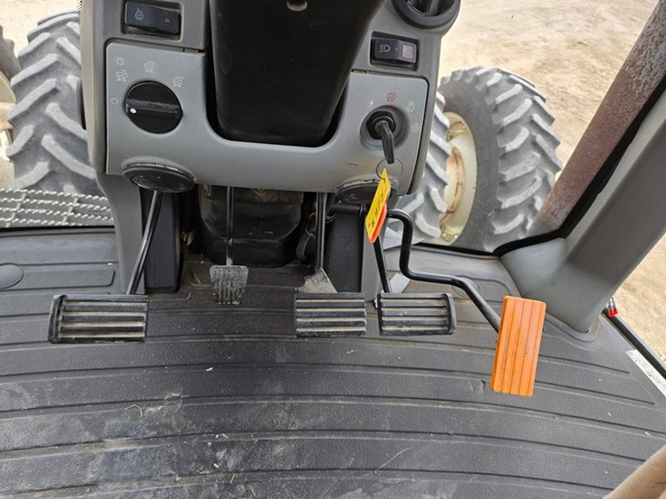 new-holland-tg285-image-28