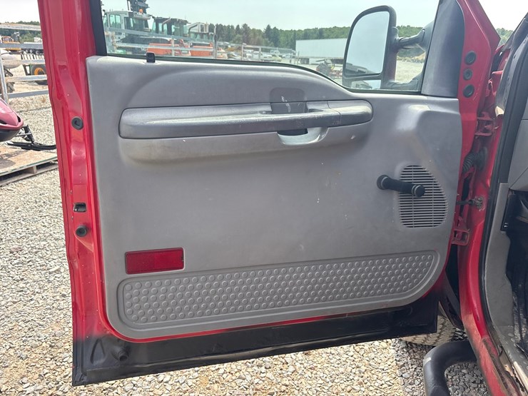 2004-ford-f350-image-28