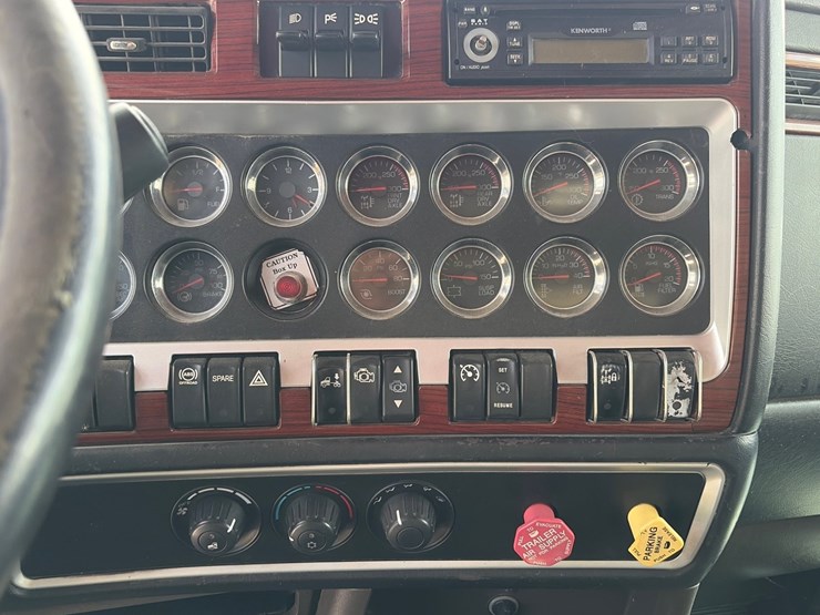 2007-kenworth-t800-image-15