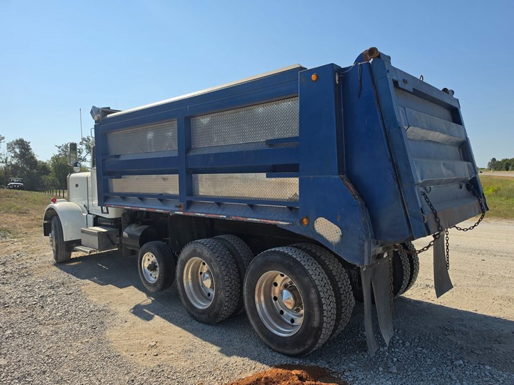 1985-peterbilt-359-image-5