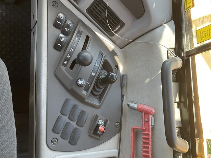 2015-volvo-a25g-image-10