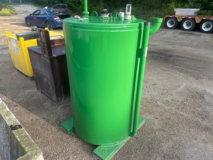 #2775-•-275-gallon-forkable-tank-image-3