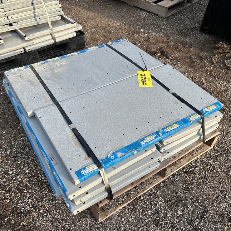#2784 • Pallet Of Approx 18"X36" Metal Shelving