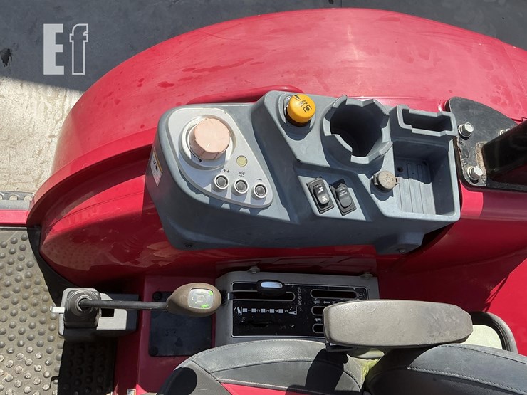 2023-mahindra-2660-hst-image-13