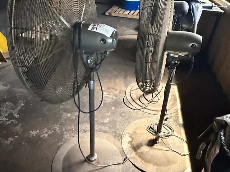 (3)-global-30”-pedestal-shop-fans-image-5