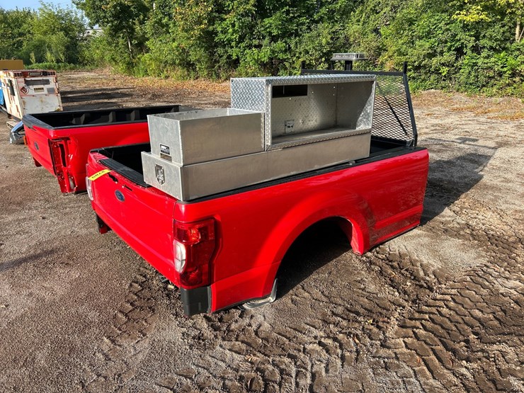 #2789-•-ford-8'-truck-bed-w/-toolboxes-and-headache-rack-image-4