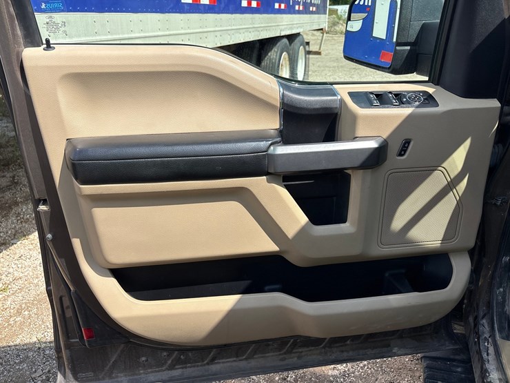 2017-ford-f150-image-46