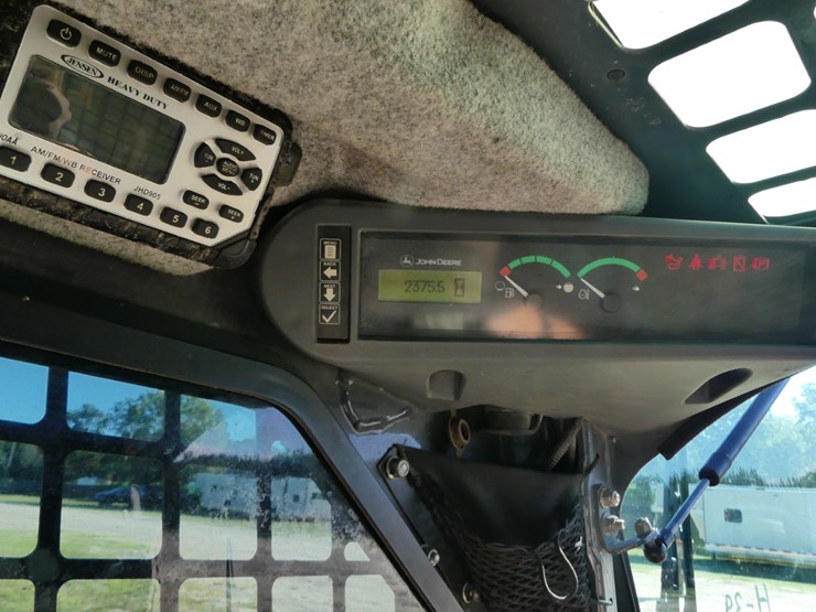 2016-deere-317g-image-18