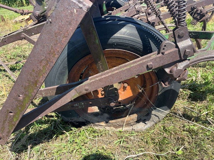 john-deere-13-shank-field-cultivator-image-14