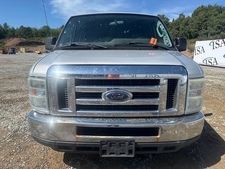 2010-ford-e350-image-8