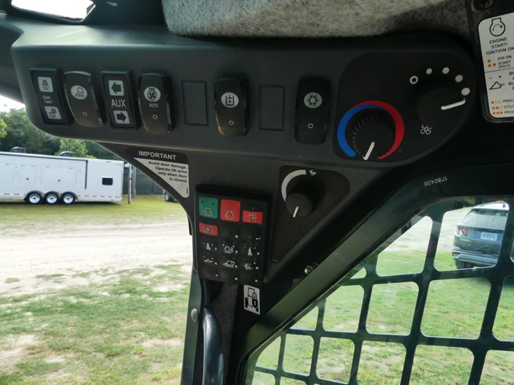 2023-deere-331g-image-16