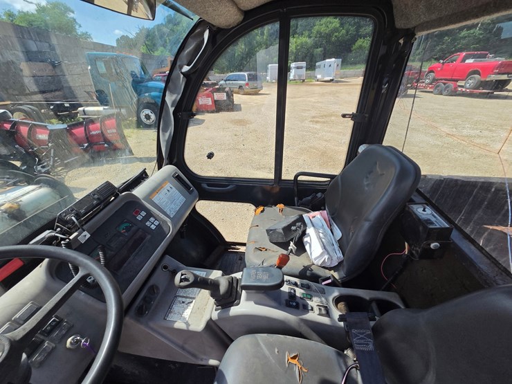 2004-bobcat-toolcat-5600-image-22