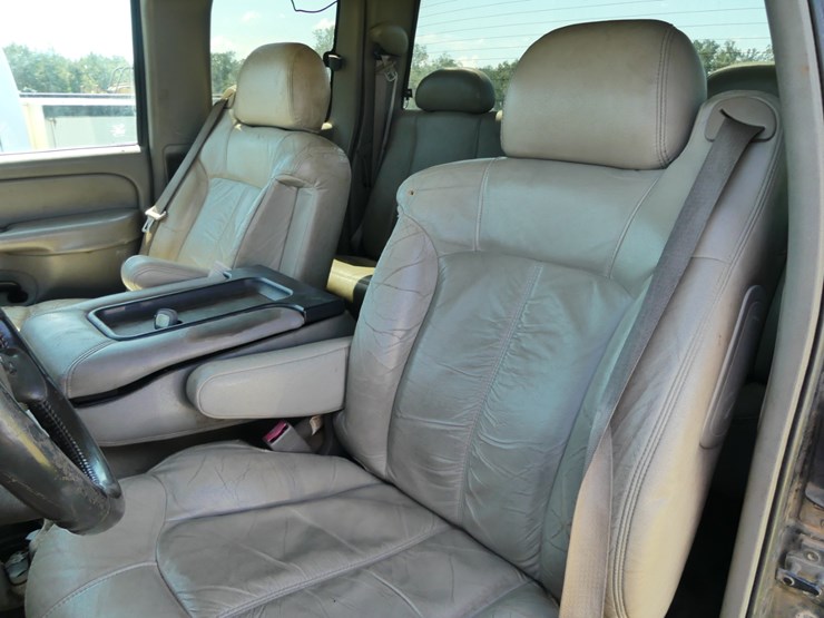 2004-chevrolet-2500hd-image-8