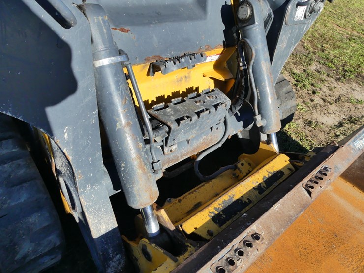2023-deere-333g-image-10