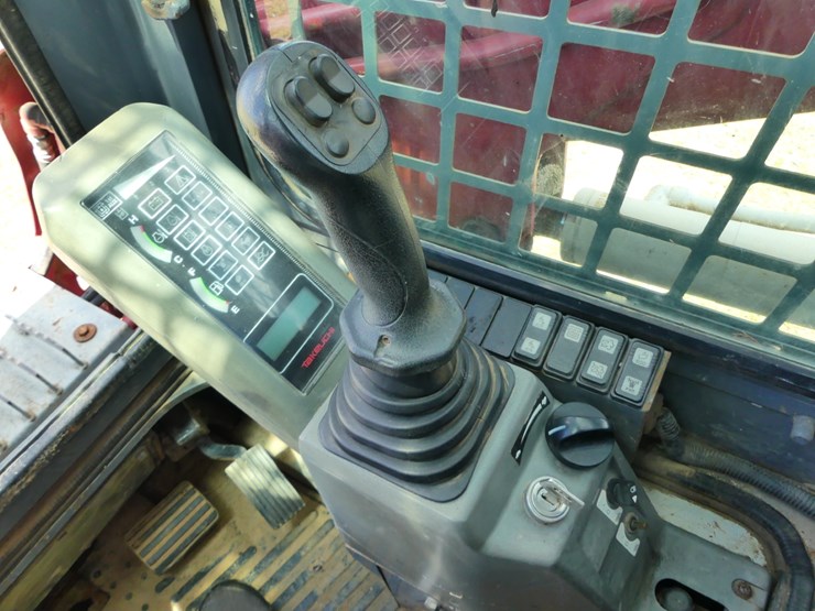 2015-takeuchi-tl8-image-15