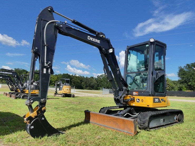 2023-deere-35p-image-1
