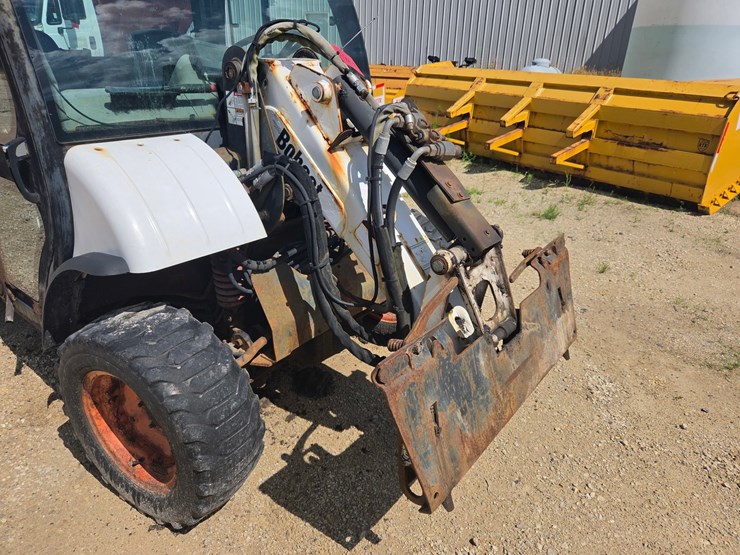 2004-bobcat-toolcat-5600-image-9