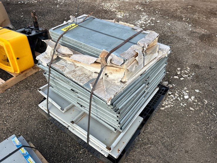 #2746-•-pallet-of-approx-18"x36"-metal-shelves-image-3
