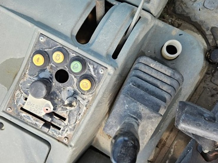 jcb-214s-image-38