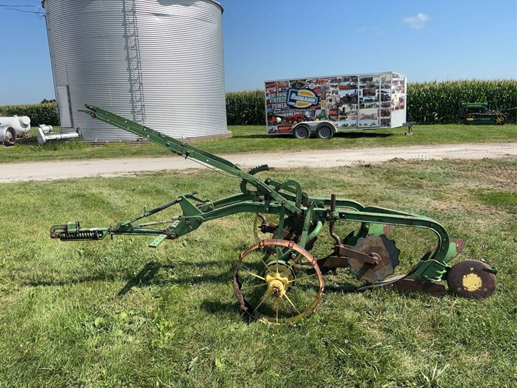john-deere-12-image-8