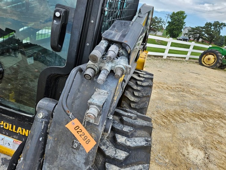 new-holland-l334-image-11