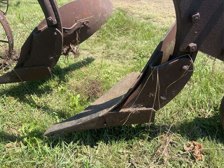 allis-chalmers-14”-two-bottom-pull-type-moldboard-plow-image-7