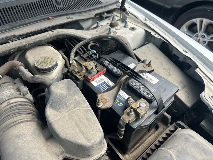 #2643-•-2015-ford-taurus-sedan-image-38