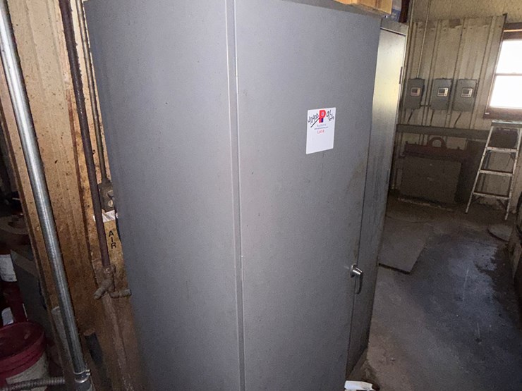 4’x2’x6’-2-door-metal-tool-cabinet-w/-machine-tool-contents-image-11