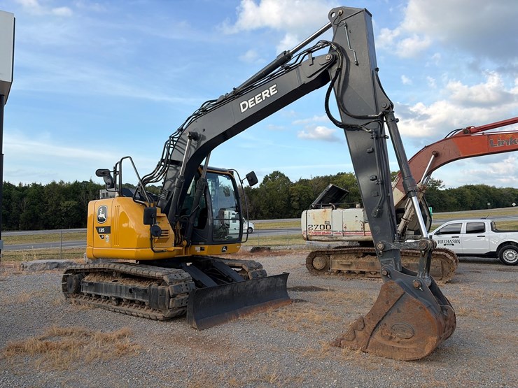 deere-135-p-tier-image-16