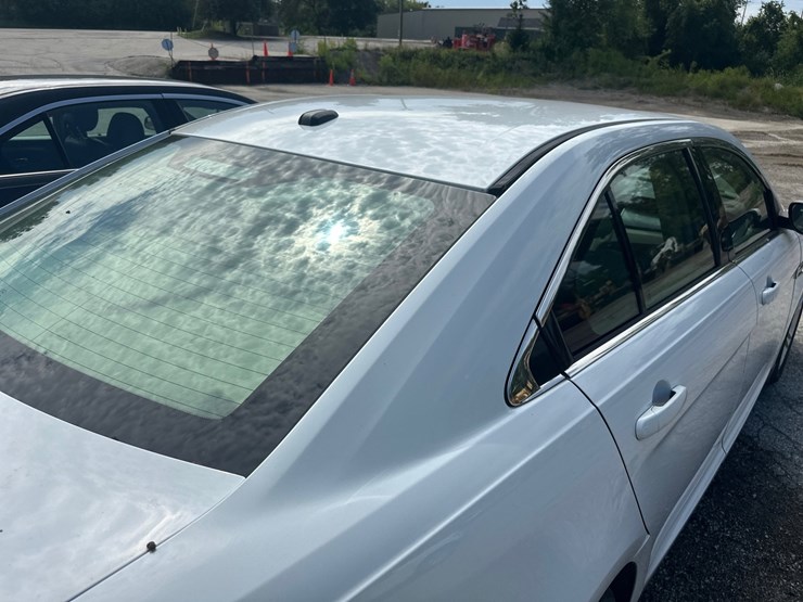 #2643-•-2015-ford-taurus-sedan-image-16