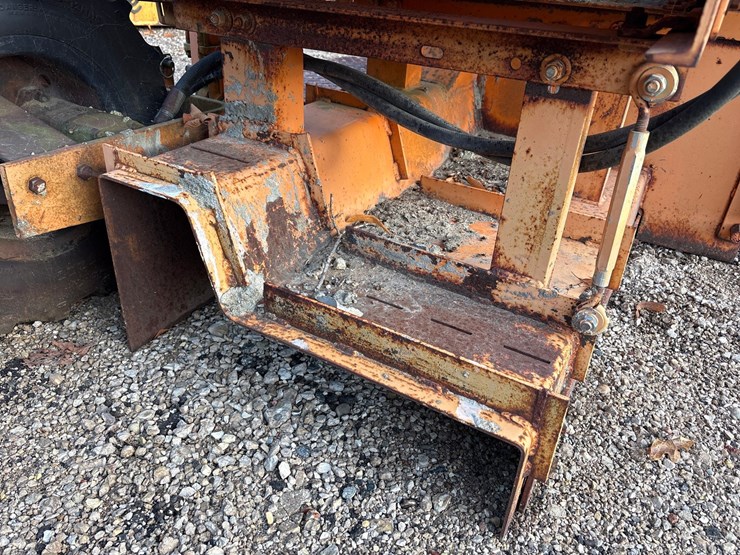 #2719-•-misc-curb-mold-w/-hopper-image-8