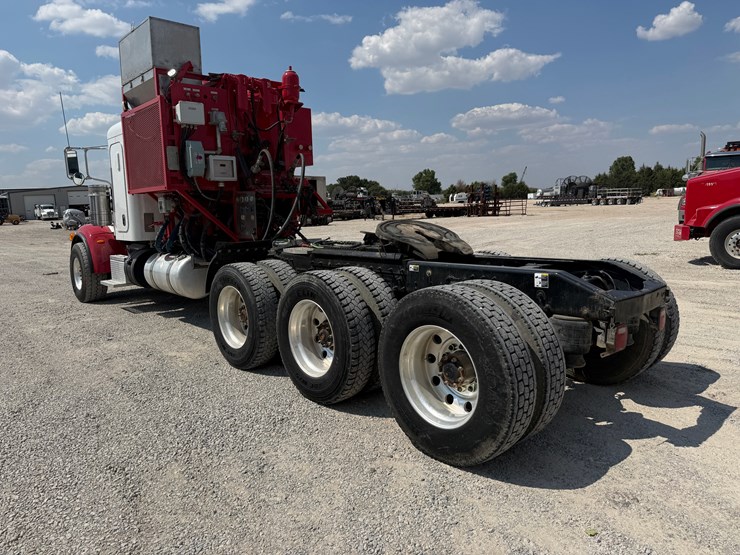 2013-peterbilt-367-image-8