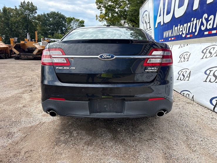 #2645-•-2012-ford-taurus-sedan-image-4