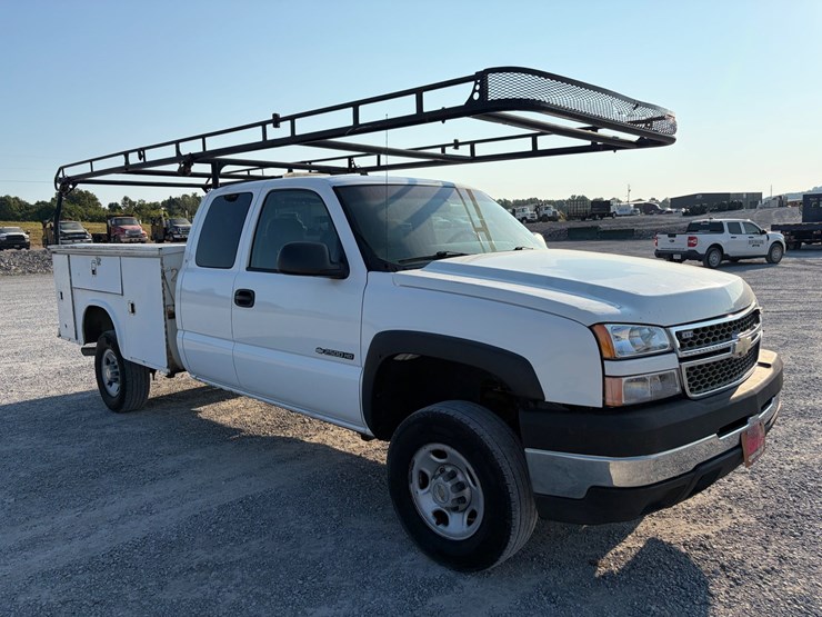 2005-chevrolet-silverado-2500hd-image-12