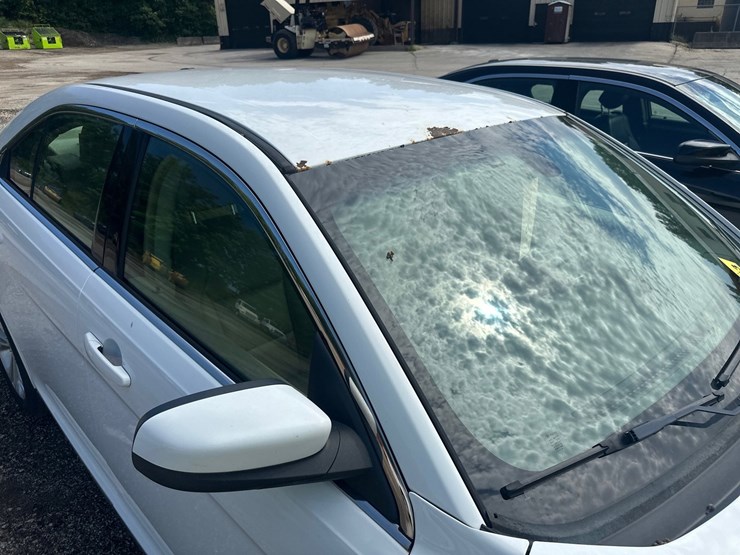#2643-•-2015-ford-taurus-sedan-image-18