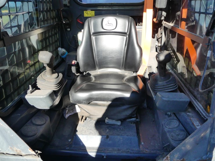 2017-deere-317g-image-14