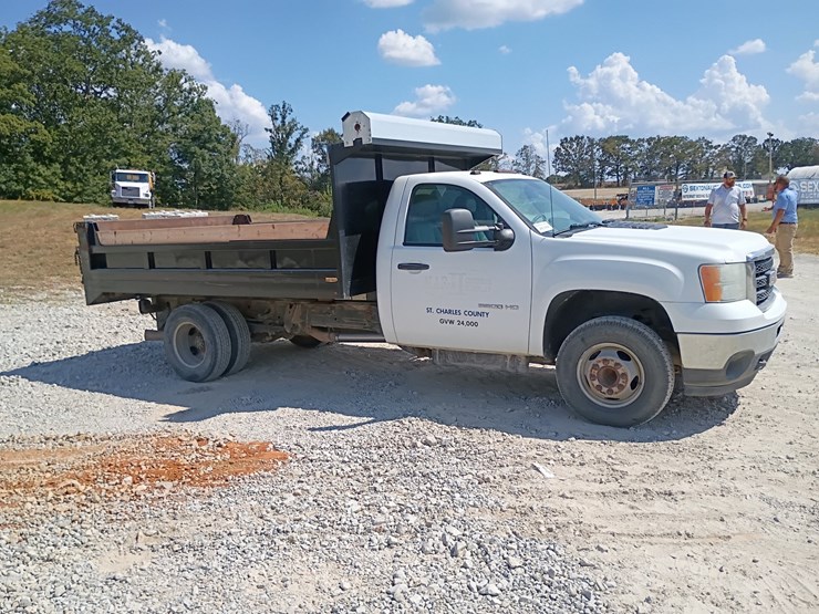 2013-gmc-sierra-3500-image-16